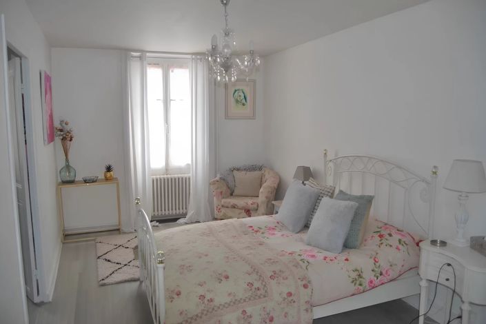 Image No.7-3 Bed House for sale