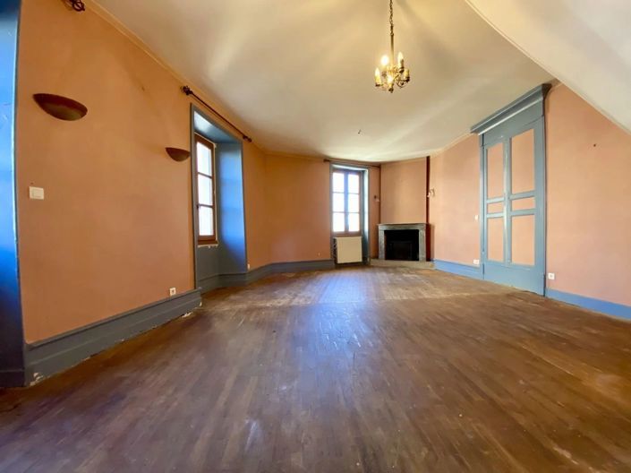 Image No.10-4 Bed Village House for sale