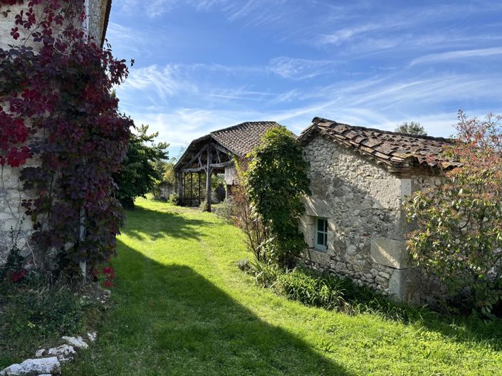 Image No.15-4 Bed Farmhouse for sale