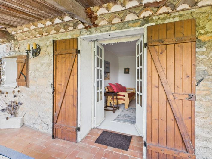 Image No.6-5 Bed House for sale