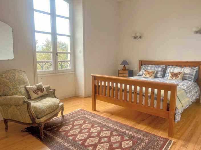 Image No.10-3 Bed House for sale