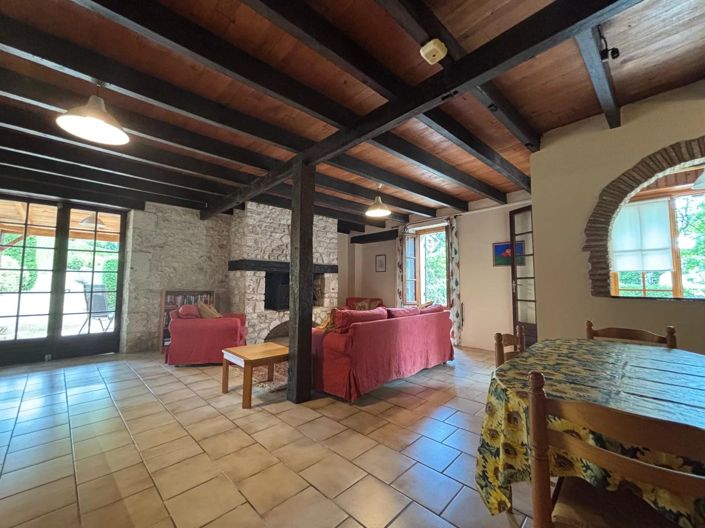 Image No.11-8 Bed House for sale