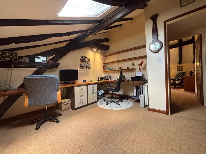 Image No.6-8 Bed House for sale