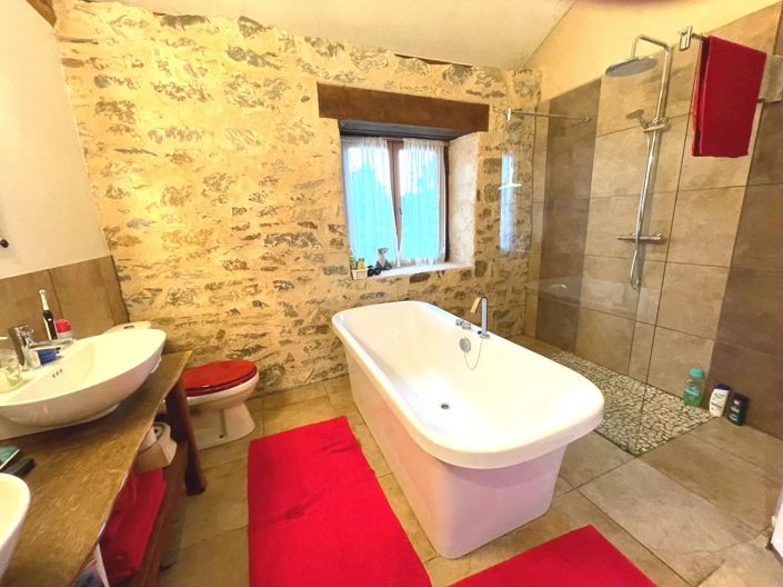 Image No.7-7 Bed House for sale