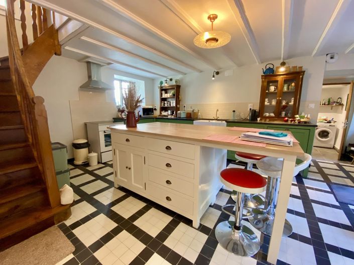 Image No.5-2 Bed House for sale