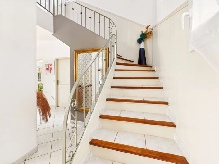 Image No.8-4 Bed House for sale