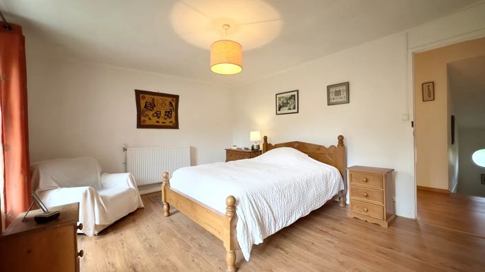 Image No.10-3 Bed House for sale