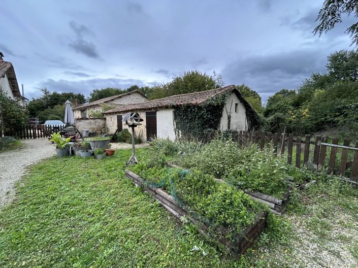 Image No.11-13 Bed Village House for sale