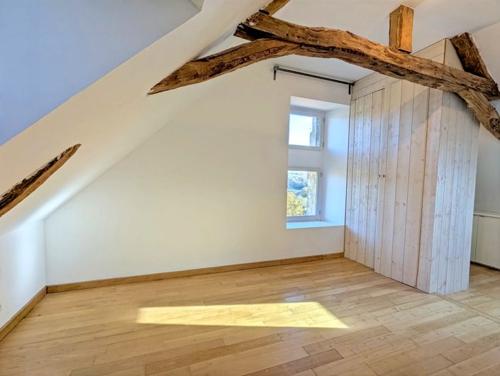 Image No.10-3 Bed House for sale