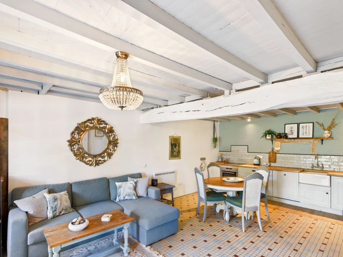 Image No.8-6 Bed House for sale