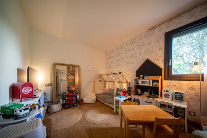 Image No.15-5 Bed House for sale