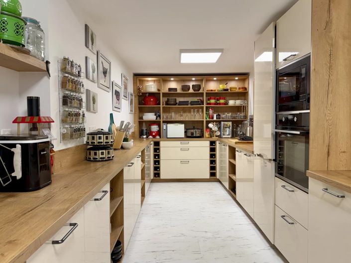 Image No.8-4 Bed House for sale