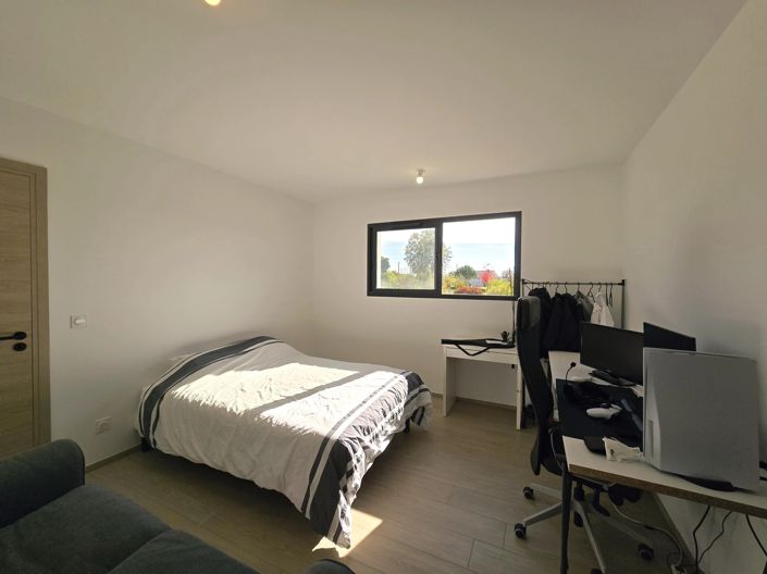 Image No.10-4 Bed House for sale