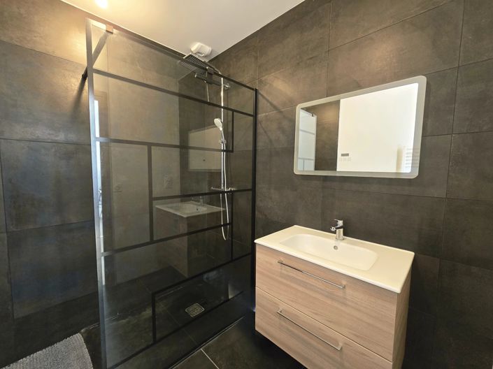 Image No.12-4 Bed House for sale