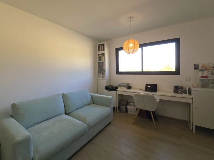 Image No.8-4 Bed House for sale