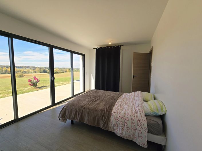 Image No.9-4 Bed House for sale