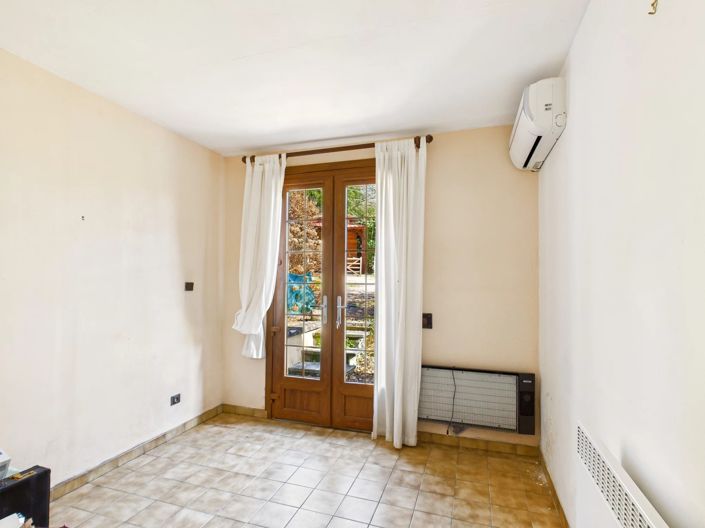 Image No.10-3 Bed House for sale