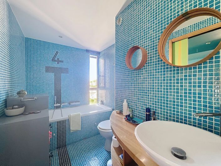 Image No.10-6 Bed House for sale