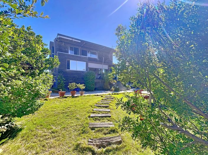 Image No.2-6 Bed House for sale