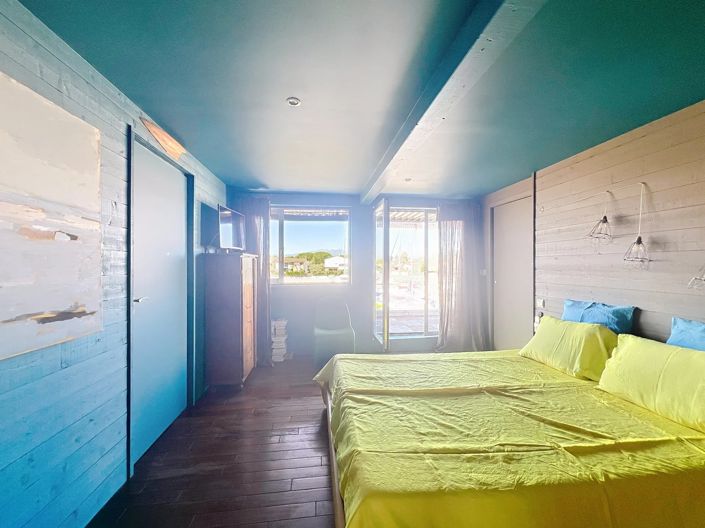 Image No.9-6 Bed House for sale