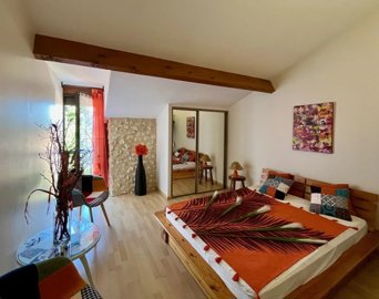 e8ddb1a09e8ff5c2a7478ccb0b71492bbdb8bd72dc180