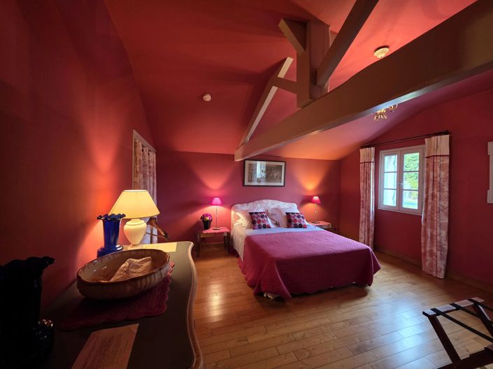 Image No.8-5 Bed House for sale