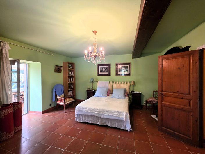 Image No.9-5 Bed House for sale