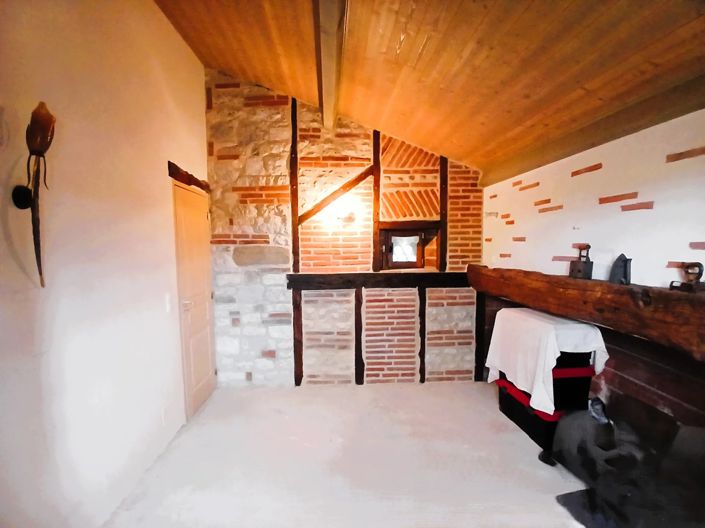 Image No.10-5 Bed House for sale