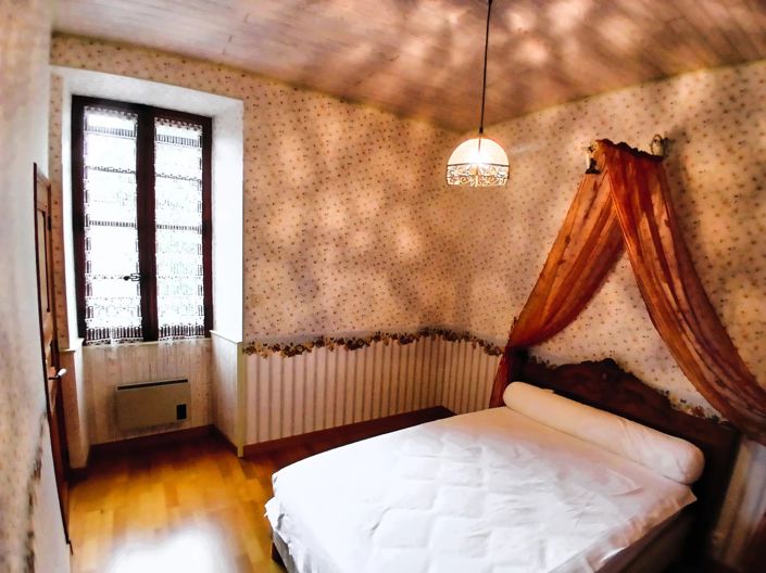 Image No.6-5 Bed House for sale