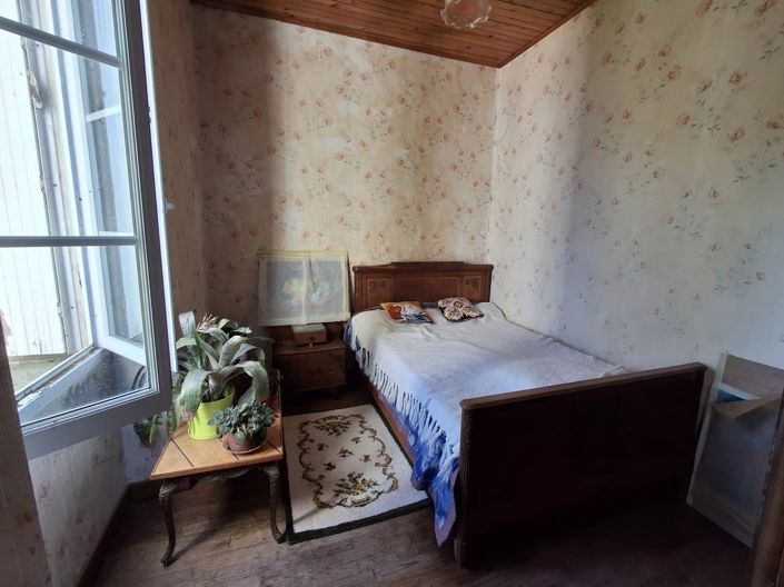 Image No.15-3 Bed Farmhouse for sale