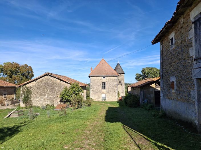 Image No.2-3 Bed Farmhouse for sale