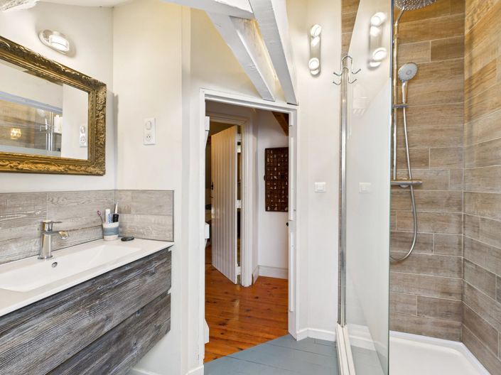 Image No.9-6 Bed House for sale