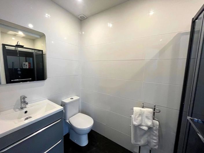 Image No.11-2 Bed House for sale