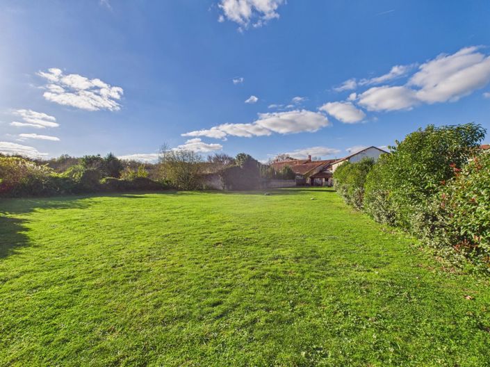 Image No.12-2 Bed House for sale