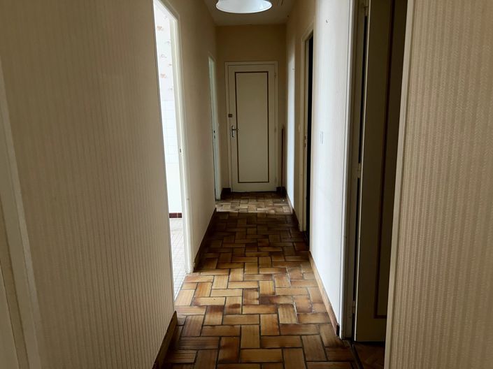 Image No.8-2 Bed House for sale