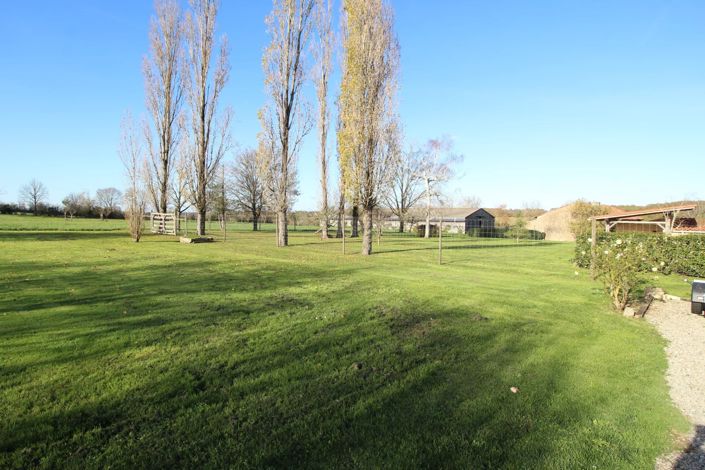 Image No.2-4 Bed House for sale