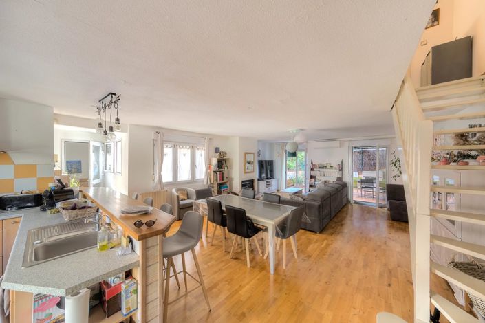 Image No.2-5 Bed House for sale