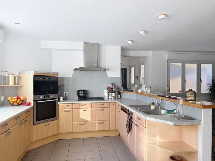 Image No.3-5 Bed House for sale