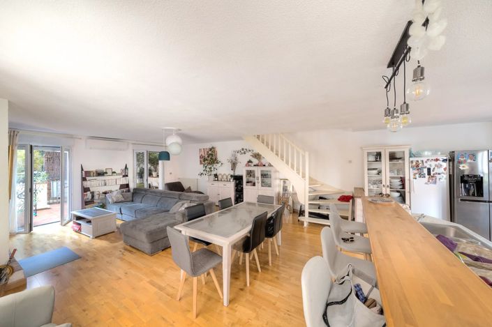 Image No.6-5 Bed House for sale