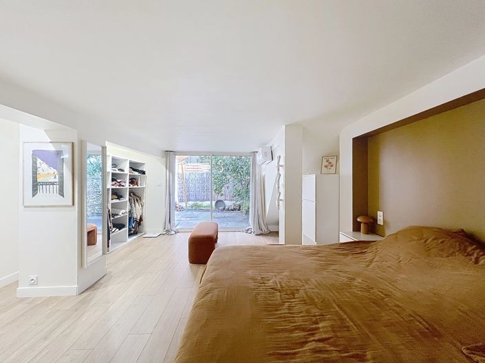 Image No.8-5 Bed House for sale