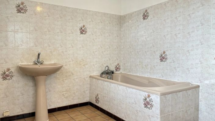 Image No.8-3 Bed House for sale