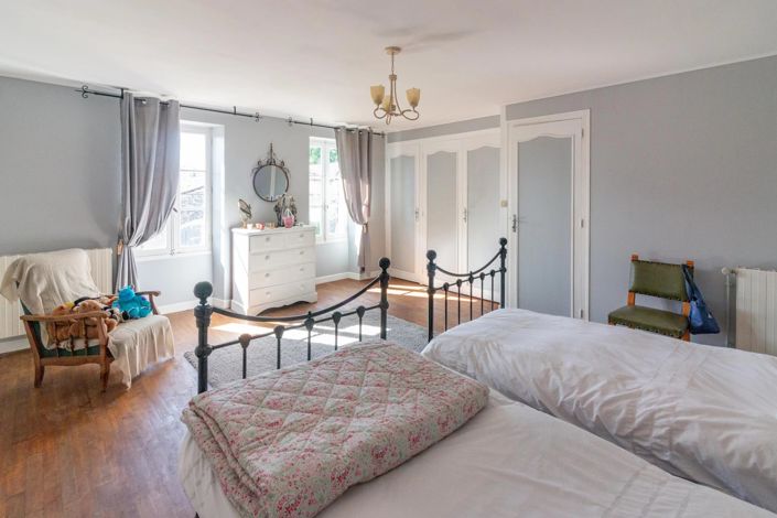 Image No.8-4 Bed House for sale