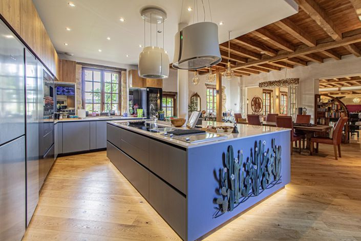 Image No.4-6 Bed House for sale