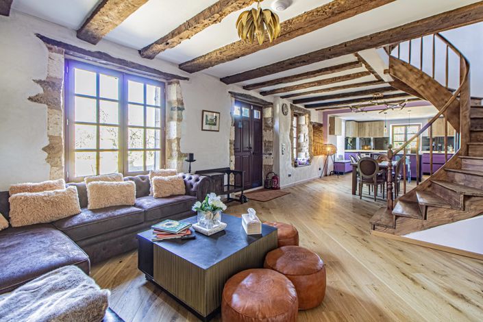 Image No.8-6 Bed House for sale