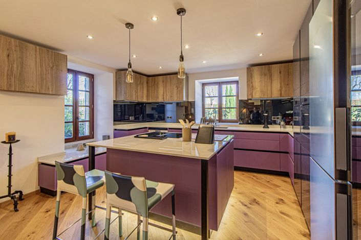 Image No.9-6 Bed House for sale