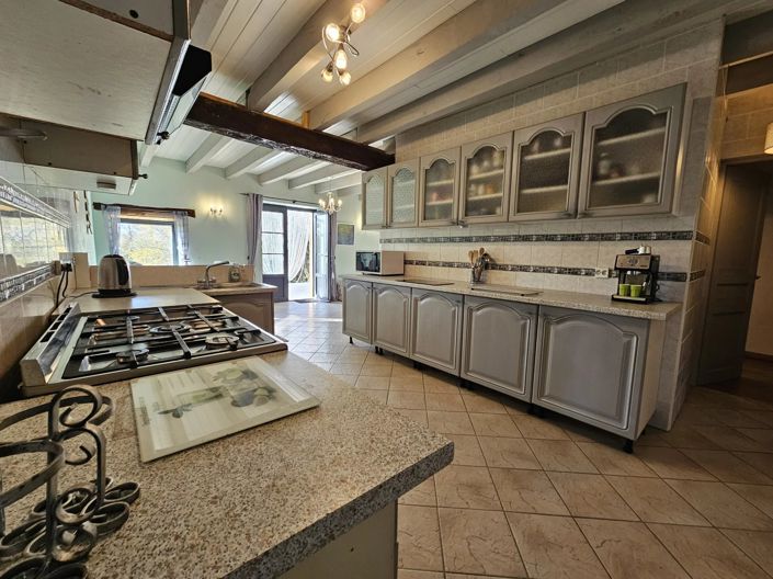 Image No.7-5 Bed House for sale