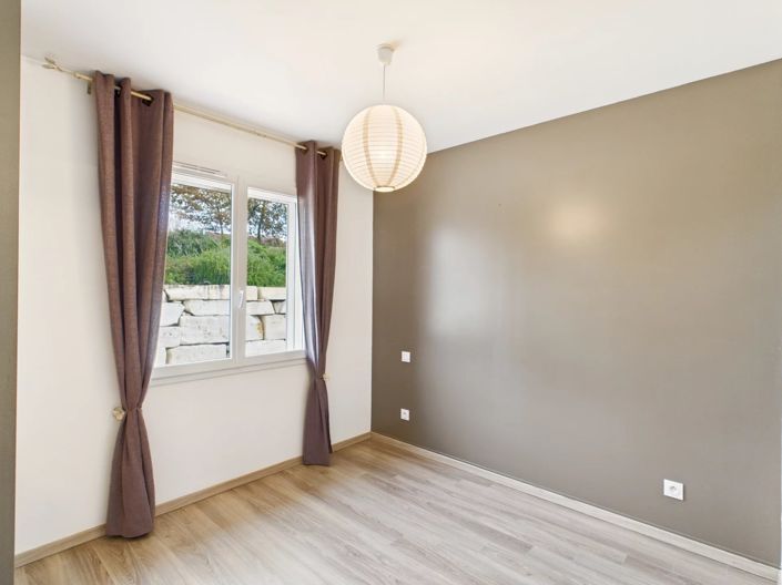 Image No.8-3 Bed Village House for sale