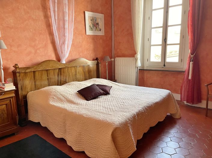 Image No.7-6 Bed House for sale