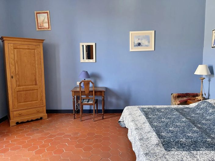 Image No.8-6 Bed House for sale