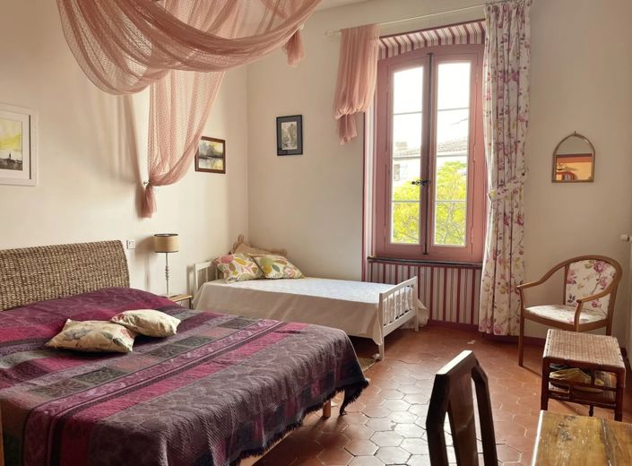 Image No.9-6 Bed House for sale